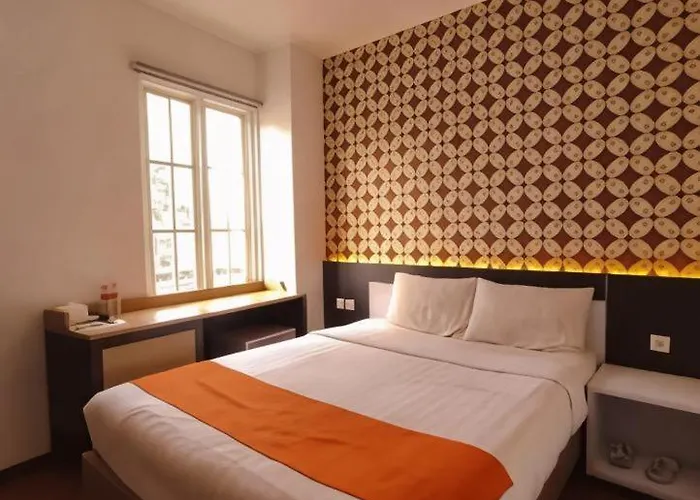 Front One Boutique Tugu Muda Semarang Hotel